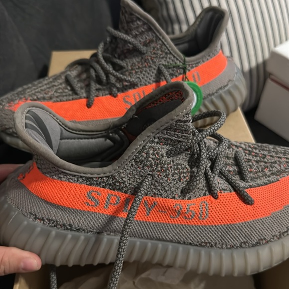 Yeezy 350v2 sneakers size 6 1/2 - Picture 4 of 9